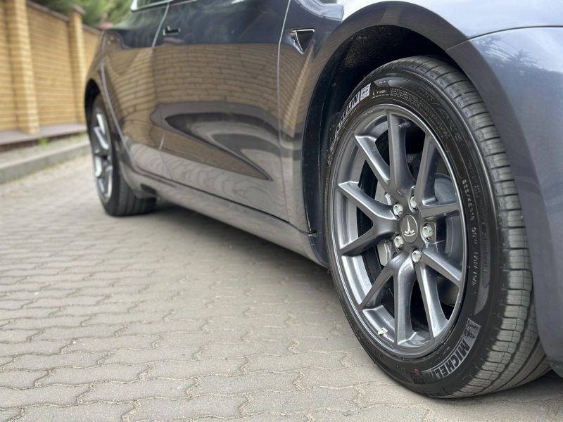 31-03-2026_tesla-model-3_35979