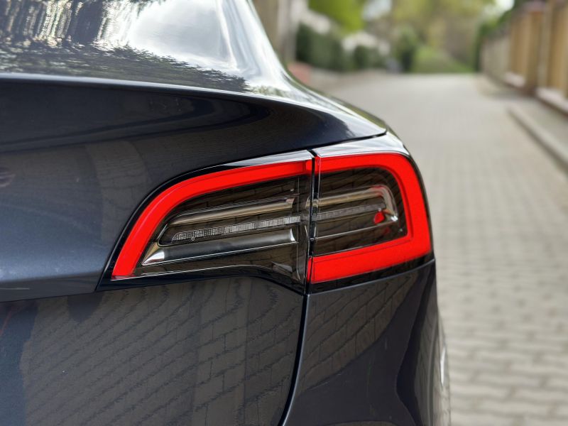 31-03-2026_tesla-model-3_35979