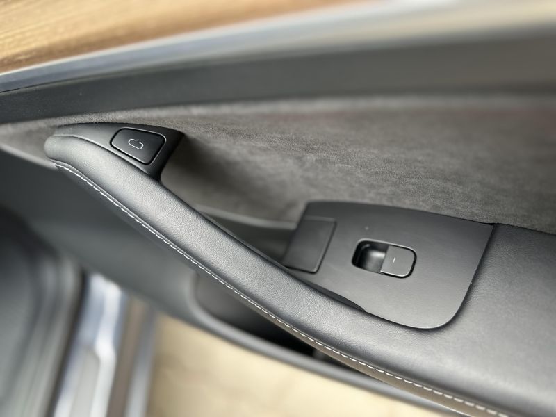 31-03-2026_tesla-model-3_35979